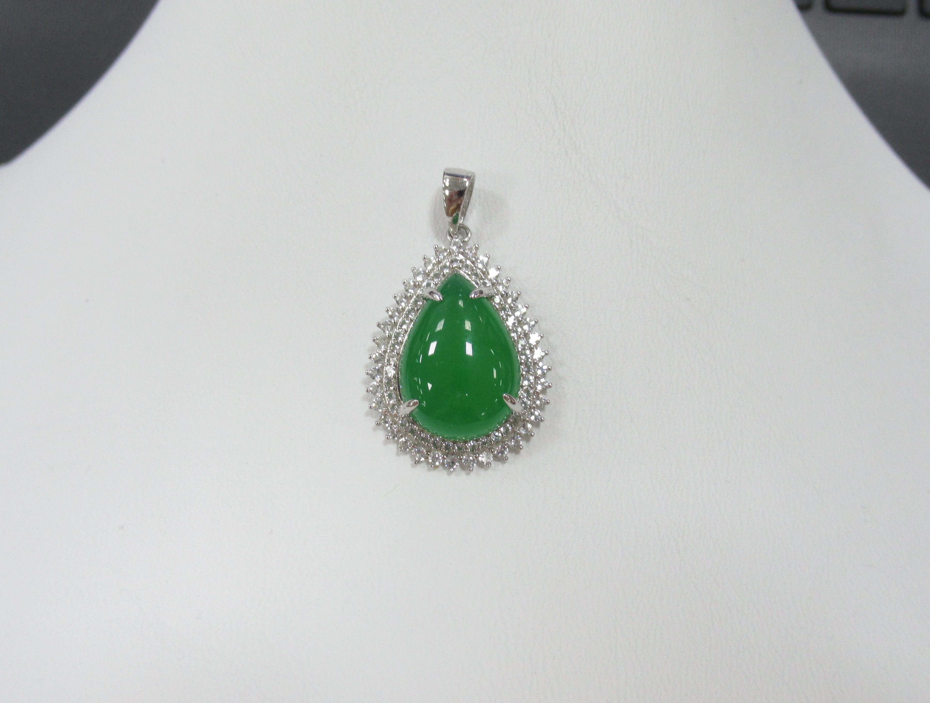 Серебряная подвеска с халцедоном